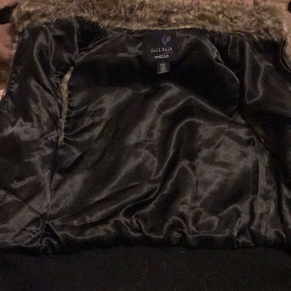 Full Tilt Faux Fur Vest sz. M EUC - Picture 3 of 4